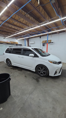 Windshield Replacement For Toyota Sienna Vehicle in Pensacola FL